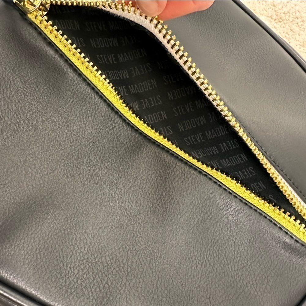 Steve Madden Backpack Multi Zipper Black Yellow Adjustable Strap Purse Bag Tote - Picture 15 of 16